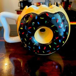 Donut Coffee Mug!This mug is in fantastic shape, great for every coffee drinker!